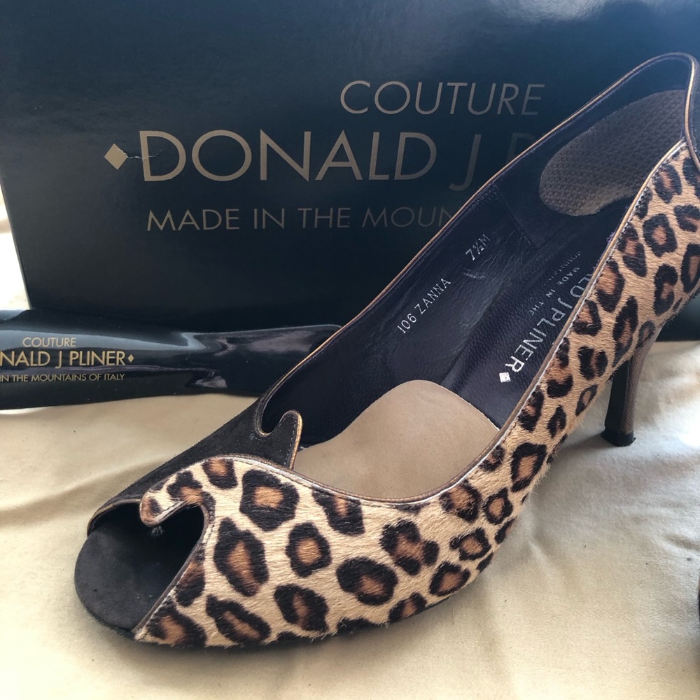 Donald Pliner Leopard Pumps - Picture 5 of 8